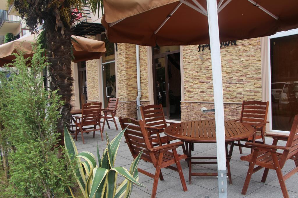 Hotel Irise Batumi Exterior foto